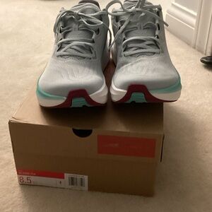 Altra Women's Sneakers - FWD VIA size 8.5 NEW